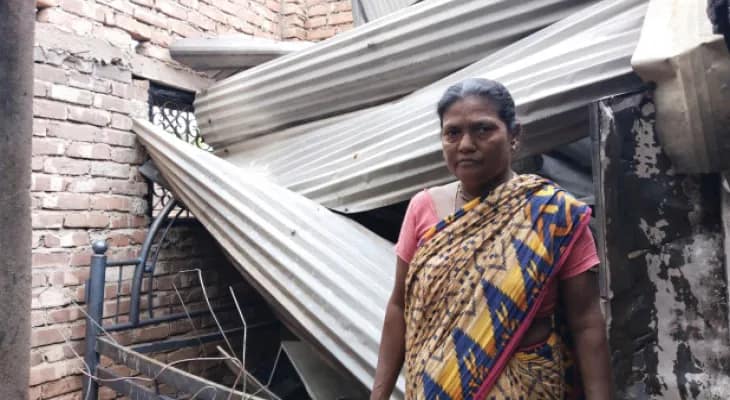 ভ্যানের ভাড়া বাকি রাখায় বিধবার বাড়িতে অগ্নিসংযোগের অভিযোগ