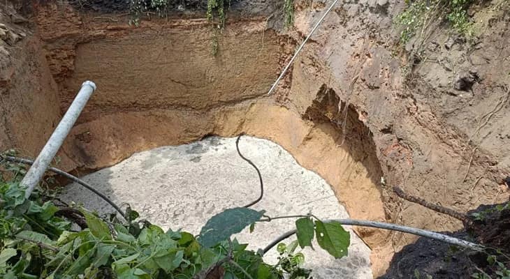 রানিগঞ্জে রেললাইন থেকে মাত্র ২০০ মিটার দূরে বিশাল এলাকা জুড়ে ধস! চাঞ্চল্য