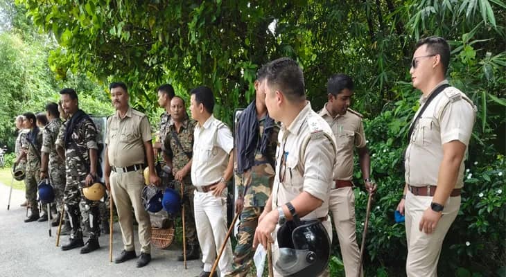 ক্রুড ওয়েলের পাইপ লাইন পাতাকে কেন্দ্র করে ব্যাপক উত্তেজনা জলপাইগুড়ির ময়নাগুড়ি ব্লকের সাপটিবাড়ি ১ নং গ্রাম পঞ্চায়েতে,  ঘটনাস্থলে পৌঁছেছে পুলিস