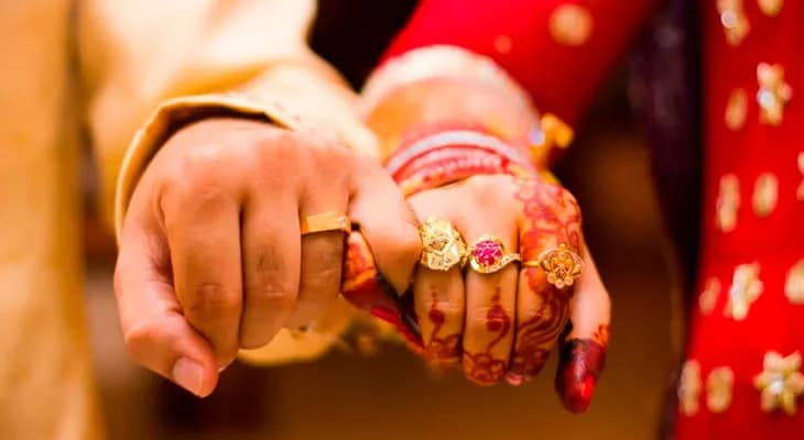 বয়সে বড় পাত্রীদের নিয়ে পালাচ্ছে নাবালকরা, বুঝিয়ে স্কুলে ফেরাচ্ছে পূর্ব বর্ধমান জেলা প্রশাসন