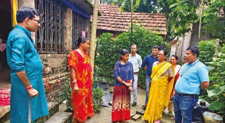 শ্যামপুরে উদ্যোগ, স্কুলছুটের সংখ্যা কমাতে পড়ুয়াদের বাড়িতে বিডিও