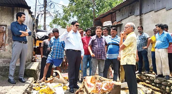 নির্দেশের পরও ছড়িয়ে ছিটিয়ে থার্মোকলের বাক্স, ক্ষুব্ধ এসডিও