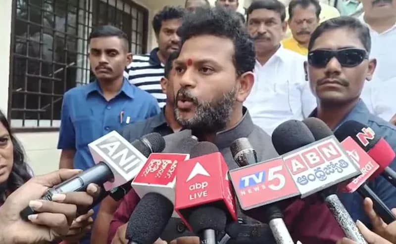 ‘এখনই কোনও সিদ্ধান্তে পৌঁছন সঠিক হবে না’, এয়ার ইন্ডিয়া দুর্ঘটনার প্রাথমিক রিপোর্ট নিয়ে মন্তব্য বিমান পরিবহণ মন্ত্রীর
