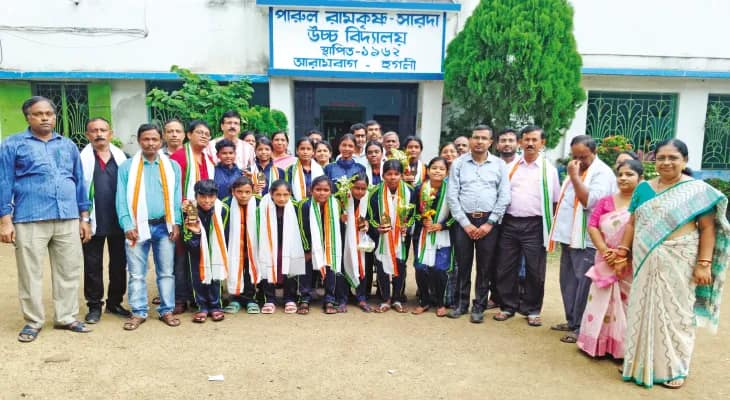প্রাক সুব্রত কাপে চ্যাম্পিয়ন পারুল রামকৃষ্ণ সারদা হাইস্কুলের ছাত্রীরা