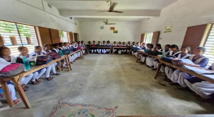 সিনেমা নয়, বাস্তবেই বর্ধমানের স্কুল থেকে উধাও ‘ব্যাকবেঞ্চ’