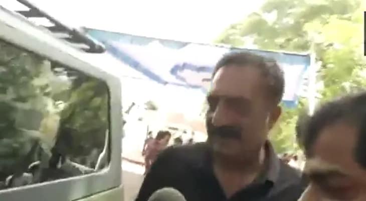 প্রয়াত বর্ষীয়ান অভিনেতা কোটা শ্রীনিবাস রাওকে শেষ শ্রদ্ধা জানাতে হাজির অভিনেতা প্রকাশ রাজ