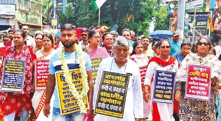 পরিযায়ী শ্রমিক দেবাশিসকে  নিয়ে মিছিল, কটাক্ষ বিজেপির