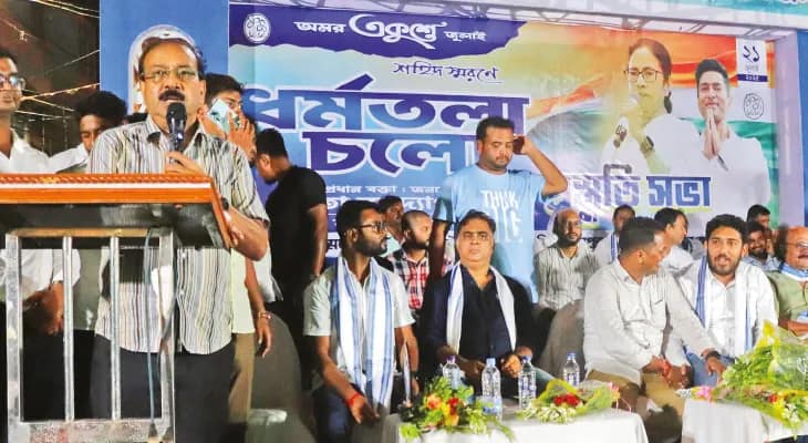বৃষ্টি উপেক্ষা করেই বহরমপুরে যুব তৃণমূলের প্রস্তুতি সভায় জনজোয়ার
