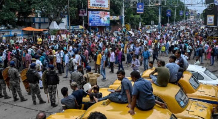 চাকরিহারা যোগ্য শিক্ষকদের নবান্ন অভিযান থমকে গেল ব্যারিকেডেই, মুখ্যসচিবের সঙ্গে বৈঠকে মিলল না সমাধান সূত্র