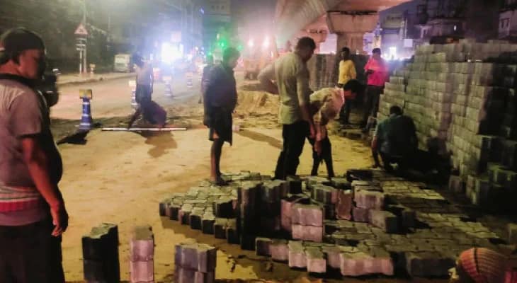 যানজটের সমস্যা, সংস্কারের লক্ষ্যমাত্রার মাত্র এক-তৃতীয়াংশে বসল কংক্রিট ব্লক