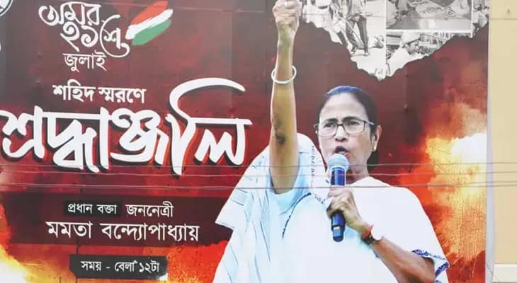 একুশে জুলাই: আর কিছুক্ষণের মধ্যে খুঁটি পুজো করে শুরু হয়ে যাবে মঞ্চ বাঁধার কাজ