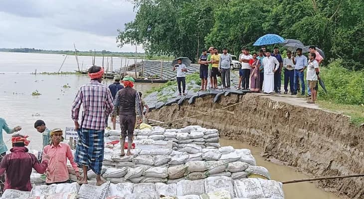 ভাগীরথীর জলস্তর বিপদসীমা ছুঁইছুঁই, ভাঙন শান্তিপুর-চাকদহে, ধসল বস্তায় বাঁধানো পাড়