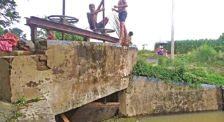 মেরামত হয়নি ভাঙা লকগেট, খড়ি নদীর জলে ডুবল নাদনঘাটের সোনাকুড়ির বহু চাষের জমি