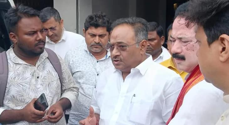 বিক্ষুব্ধ বিজেপি কর্মীদের ময়নাগুড়ির সভায় যোগ দিতে বললেন শমীক
