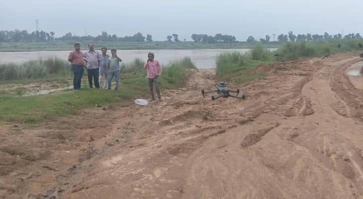 ‘বর্তমান’-এ খবরের জেরে কাটোয়ার রাজুয়া-চুড়পুনি অজয় নদের বালি ঘাটে ড্রোন নামিয়ে তদন্ত শুরু প্রশাসনের