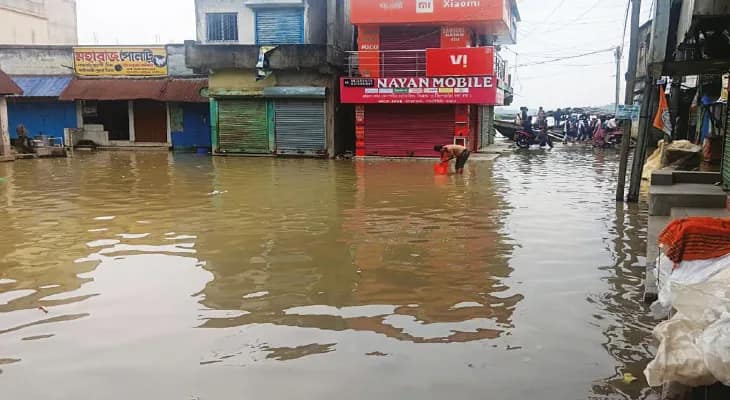 ফুঁসছে রূপনারায়ণ, বন্যার শঙ্কা খানাকুলে