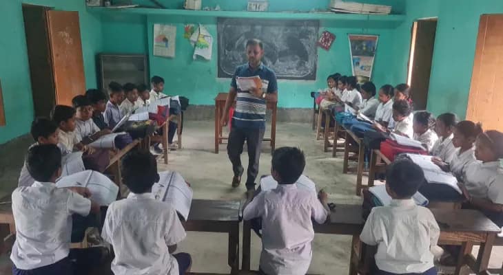 দেগঙ্গায় চালু ‘নো মোর ব্যাক বেঞ্চার’ মডেল