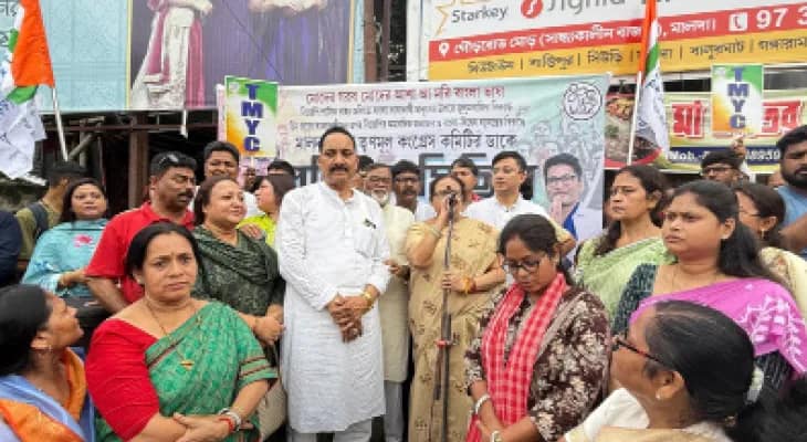 বাঙালি হেনস্তার প্রতিবাদে গর্জে উঠল তৃণমূল, বিশাল মিছিল ইংলিশবাজারে