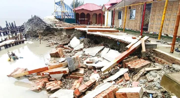 প্রাকৃতিক দুর্যোগে ব্যাপক ক্ষতি নামখানার মৌসুনি পর্যটনকেন্দ্রে