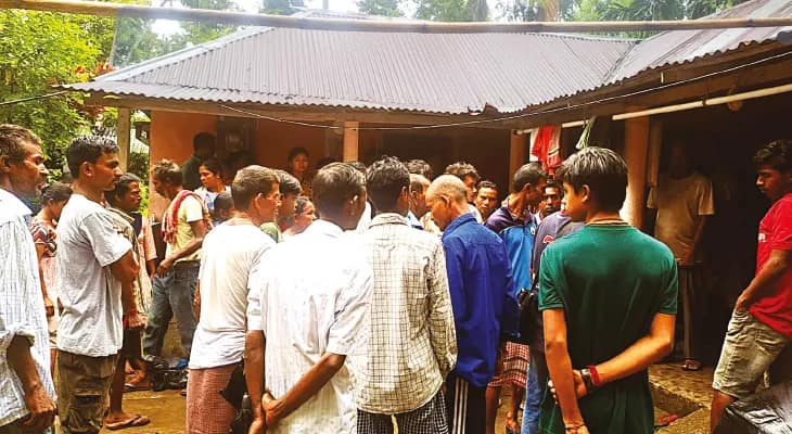 স্ত্রীর গলার নলি কেটে আত্মঘাতী স্বামী, চাঞ্চল্য