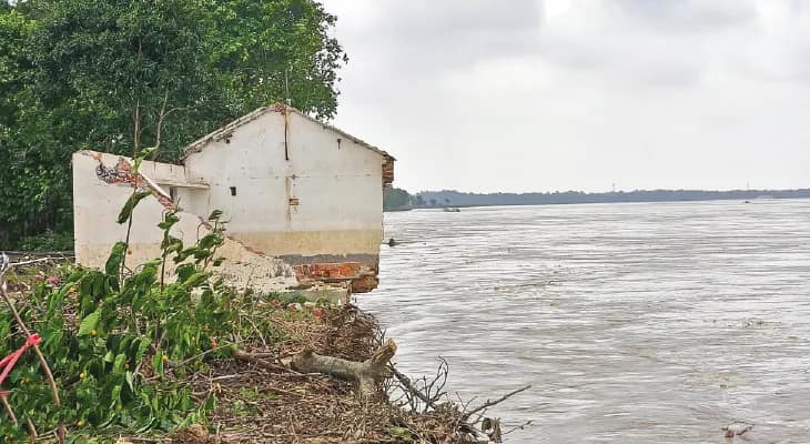 ঝাড়খণ্ডের গালুডির জলেই বানভাসি ঝাড়গ্রামের মালঞ্চ