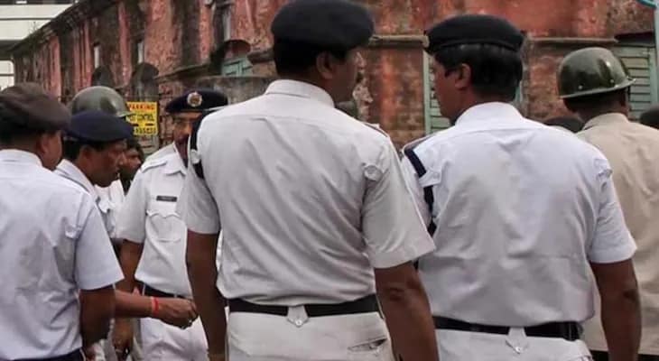 ইটের আঘাতে ডিসি পোর্টের মাথা ফাটার পর নড়েচড়ে বসল লালবাজার, কংক্রিটরোধী নয়া হেলমেট পাচ্ছে বাহিনী
