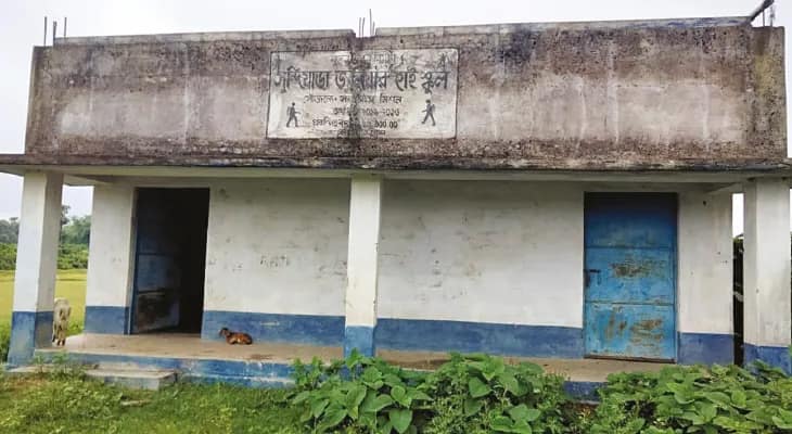 দানের জমিতে আজও চালু হয়নি স্কুল, কাঁকসায় বঞ্চিত আদিবাসী পড়ুয়ারা