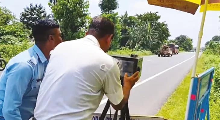 যানবাহনের গতিতে নজর রাখতে স্পিড লেজার গান