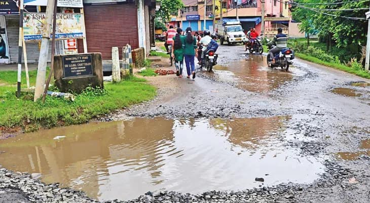 বৃষ্টিতে বেহাল আসানসোলের অধিকাংশ রাস্তা, দুর্ভোগ