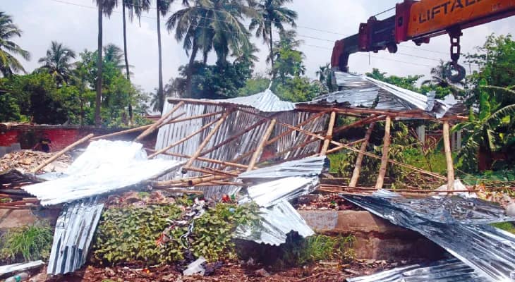 পার্টি অফিস নির্মাণ ঘিরে ঘোলায়  ধুন্ধুমার, বিজেপি-তৃণমূল সংঘর্ষ