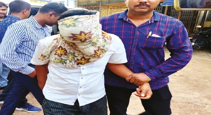 ক্লাস রুমে ছাত্রীদের শ্লীলতাহানি, বাগদায় গ্রেপ্তার ইংরেজি শিক্ষক