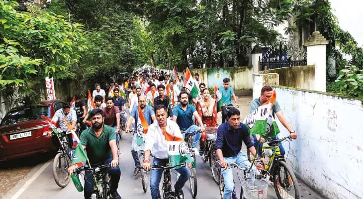 ২১ জুলাইয়ের প্রচারে বহরমপুরে যুব তৃণমূলের অভিনব সাইকেল র‌্যালি