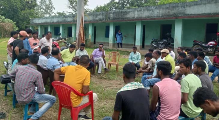 পুরাতন মালদহের একমাত্র অলচিকি হাইস্কুলে ১২জন শিক্ষক নিয়োগে অনুমোদনের অপেক্ষা, জয়েন্ট ডিরেক্টরের সঙ্গে ভিডিও কলে কথা অভিভাবকদের