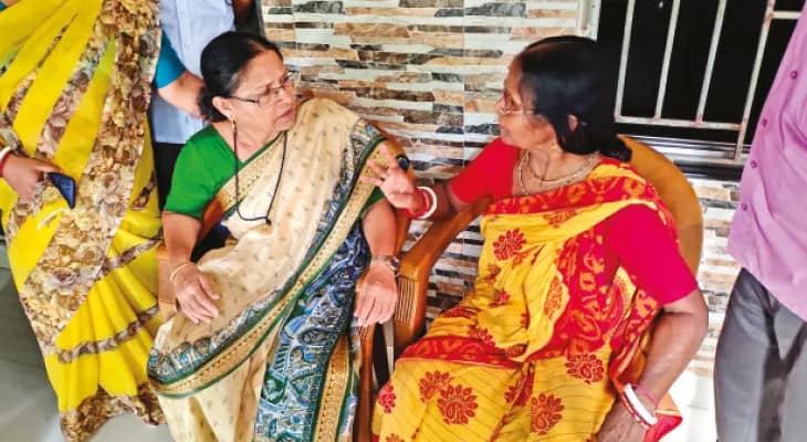 বাংলাদেশি সন্দেহে আটক গোপালনগরের বাসিন্দা,পরিবারের সঙ্গে সাক্ষাৎ সাংসদের