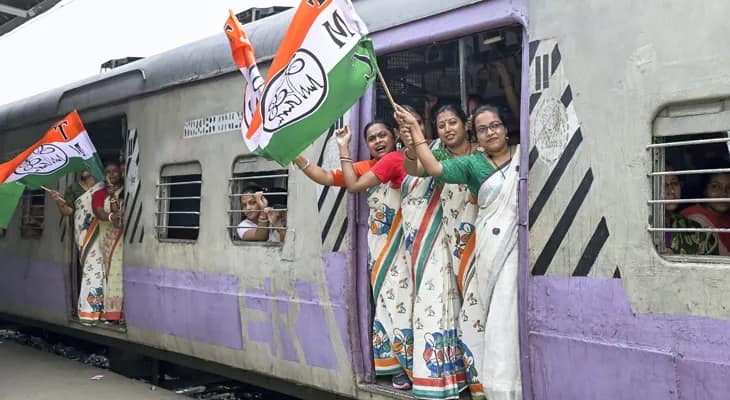 রাত পোহালেই একুশে জুলাই, বিভিন্ন জেলা থেকে কলকাতায় আসতে শুরু করেছেন তৃণমূল কর্মী-সমর্থকরা