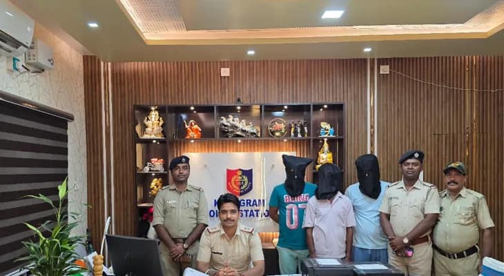 মুর্শিদাবাদের খড়গ্রামে জাল আধার কার্ড প্রস্তুতকারীদের বিরুদ্ধে অভিযান, গ্রেপ্তার তিন