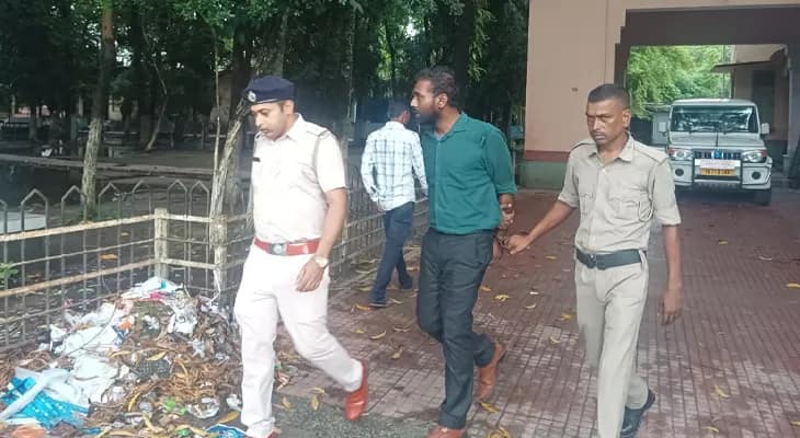 গোয়েন্দা পরিচয় দিয়ে বর্ডারে নজরদারি! জলপাইগুড়িতে গ্রেপ্তার হওয়া যুবককে ঘিরে রহস্য