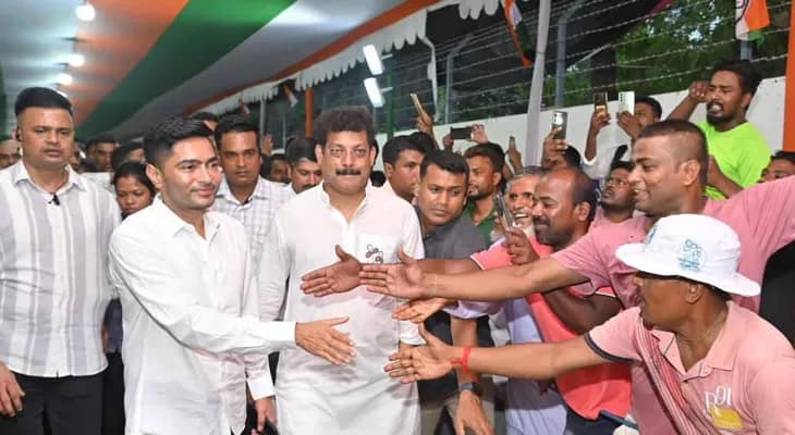 গীতাঞ্জলি স্টেডিয়ামে কর্মী, সমর্থকদের সঙ্গে সাক্ষাৎ তৃণমূলের সর্বভারতীয় সাধারণ সম্পাদক অভিষেক বন্দ্যোপাধ্যায়ের