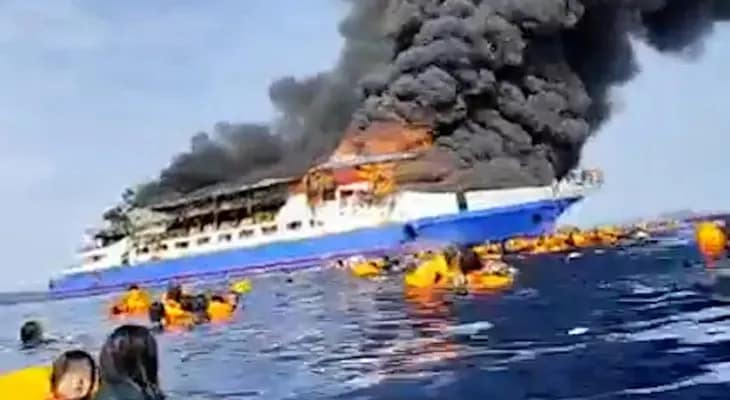ইন্দোনেশিয়ায় যাত্রীবাহী জাহাজে আগুন, প্রাণ বাঁচাতে জলে ঝাঁপ মহিলা-পুরুষদের! মৃত কমপক্ষে ৩