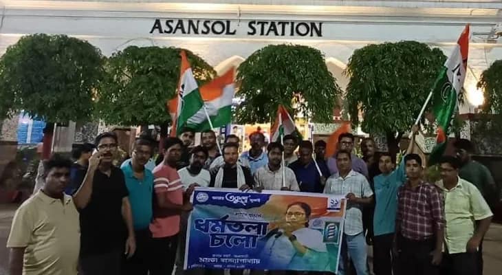 রাতের ট্রেন ধরেই আসানসোল থেকে ধর্মতলার উদ্দেশে রওনা দিচ্ছে তৃণমূলের কর্মী সমর্থকরা