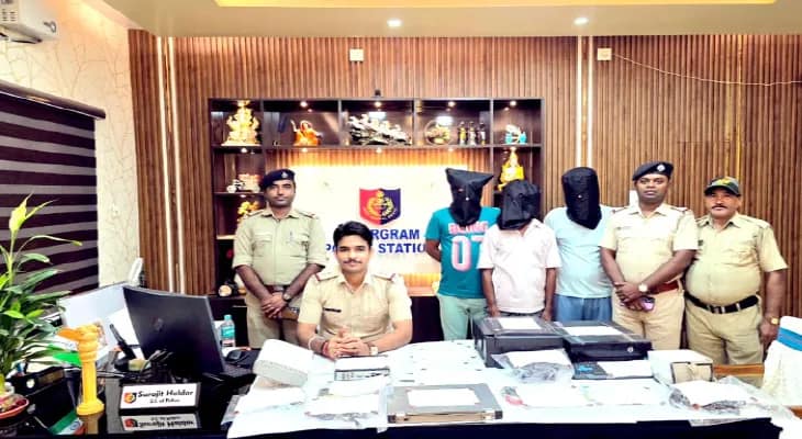 খড়গ্রামে বেআইনিভাবে আধার তৈরির ঘটনায় মূল অভিযুক্তকে খুঁজছে পুলিস