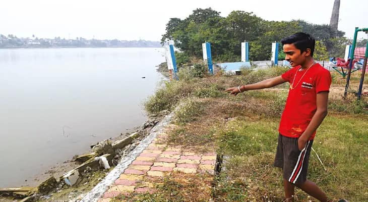 মণিরামপুরের সিপি বাংলো থেকে চার পয়সার ঘাট গঙ্গার গ্রাসে যেতে বসেছে