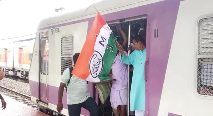 ধর্মতলায় একুশে জুলাইয়ের সমাবেশে যোগ দিতে পূর্ব বর্ধমানের কালনা স্টেশন থেকে কলকাতার উদ্দেশে রওনা দিলেন মন্ত্রী স্বপন দেবনাথ