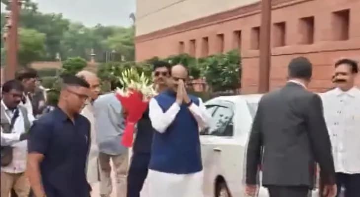 বাদল অধিবেশন: সংসদে পৌঁছলেন লোকসভার স্পিকার ওম বিড়লা