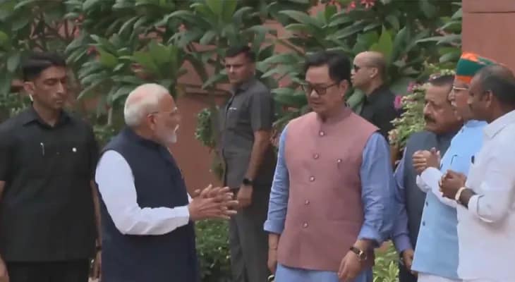 সংসদ চত্বরে পৌঁছলেন প্রধানমন্ত্রী নরেন্দ্র মোদি