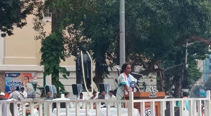 একুশে জুলাই: সভায় বক্তব্য রাখছেন রাজ্যের মন্ত্রী বীরবাহা হাঁসদা