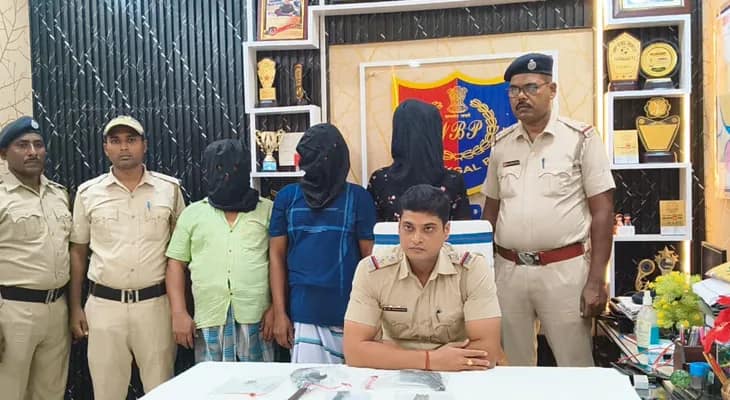 দু’টি আগ্নেয়াস্ত্র সহ মুর্শিদাবাদের সাগরপাড়ায় গ্রেপ্তার তিন দুষ্কৃতী