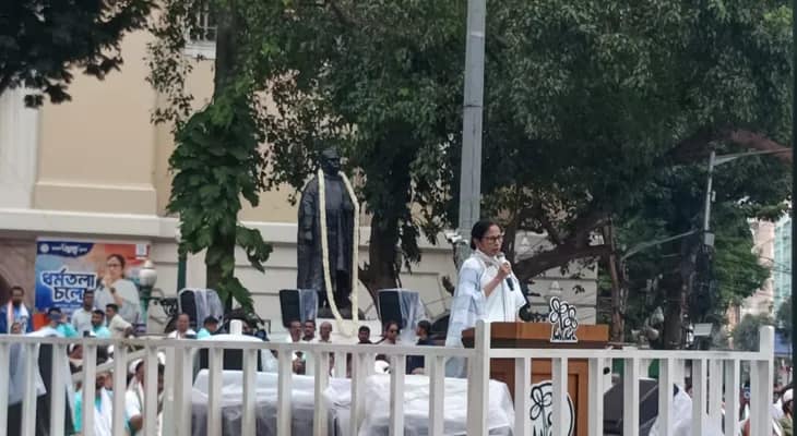 প্রয়োজনে ফের ভাষা আন্দোলন হবে: মমতা বন্দ্যোপাধ্যায়