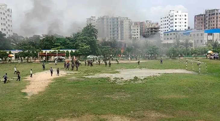 ঢাকার দিয়াবাড়িতে ভেঙে পড়ল বাংলাদেশ বায়ুসেনার বিমান, মৃত এক