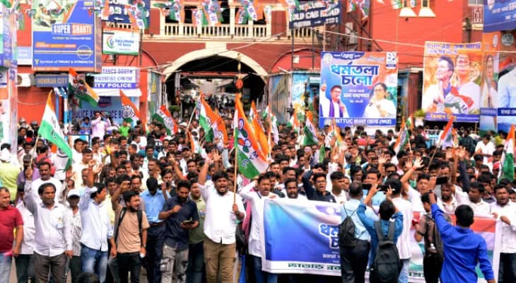 হাওড়া স্টেশন ও ব্রিজে জনপ্লাবন দক্ষতার সঙ্গে ভিড় নিয়ন্ত্রণ পুলিসের